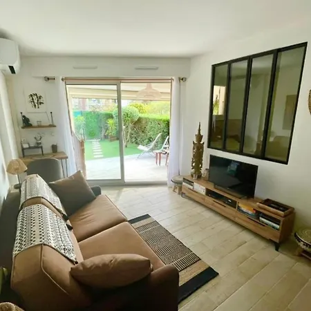 Bright With Pool In Apartamento Roquebrune-sur-Argens